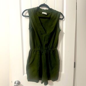 Women’s romper with pockets. Size Small.